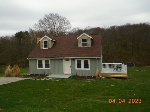 106 Emerald Dr, New Kensington, PA 15068-9719