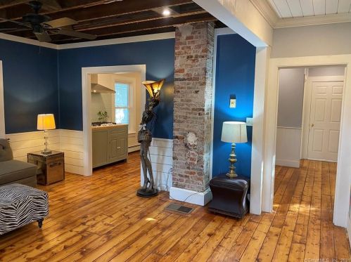 4 Bishop Ct, United States Coast Guard Ac CT  06320-5601 exterior