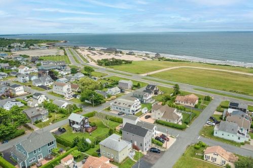 15 Greenbrier Rd, South Kingstown, RI 02882-5206