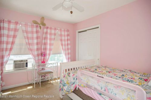 28 Bentley Ave, Trenton NJ  08619-3720 exterior