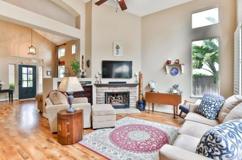 1456 Sapphire Dr, Carlsbad CA 92011-1200 exterior