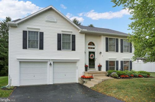 4 Monarch Ln, Navy Sup Dpt, PA 17050-7807