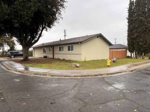 1101 Tennyson Dr, Modesto, CA 95351-1934