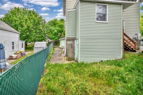 291 St, Dedham MA 02026-2044 exterior