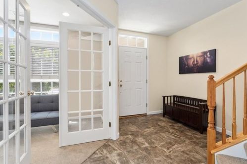 230 Park Square Ln, Pittsburgh, PA 15238-3158