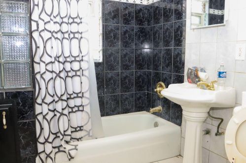 2958 19 St, Milwaukee WI 53206-2115 exterior