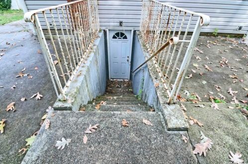 43 Julie Cres, Central Islip NY  11722-4907 exterior