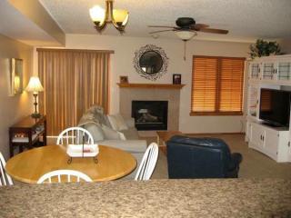 1518 Mckinley Pl, Iowa City IA  52246-4132 exterior