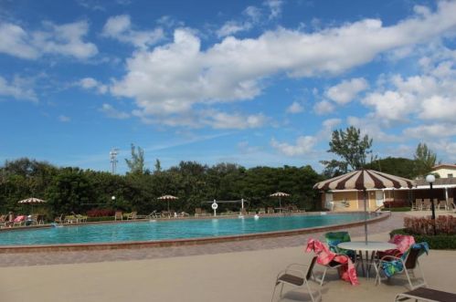 282 Camden L, West Palm Beach FL  33417-2057 exterior