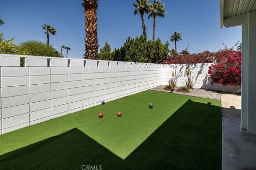 2221 Francis Dr, Palm Springs CA  92262-2553 exterior