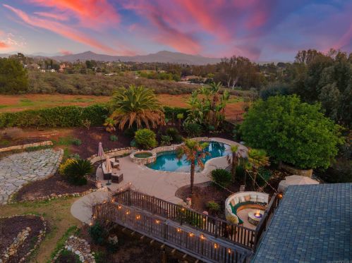 1322 Hamilton Ln, Escondido CA  92029-4316 exterior