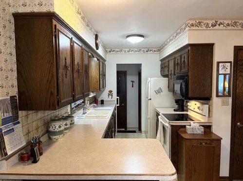 1462 Lakeshore Dr, Menasha WI  54952-1326 exterior