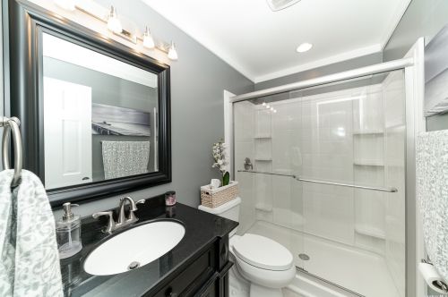 168 Connetquot Rd, Oakdale NY  11769-2118 exterior