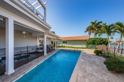 1999 Illinois Ave, Saint Petersburg FL  33703-3421 exterior