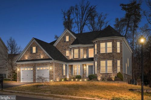 9329 Castle Hill Rd, Springfield, VA 22153-3929