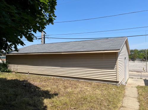 7940 Hampton Ave, Milwaukee, WI 53218-4610