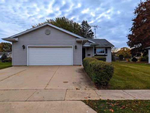 105 Roller Ave, Beaver Dam, WI 53916-2821