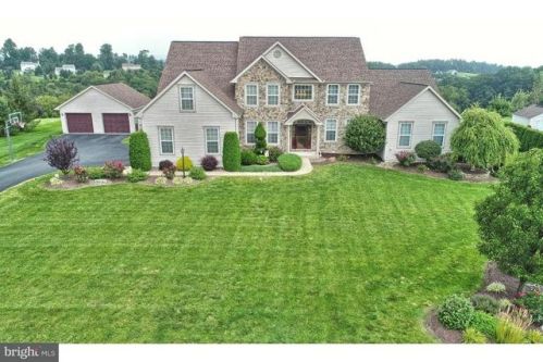 701 Eagleview Dr, Centre, PA 19541-8985