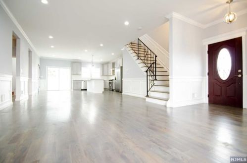 553 Center St, Wood-Ridge, NJ 07075-2328