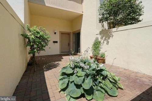 1605 Inlet Ct, Herndon, VA 20190-4428