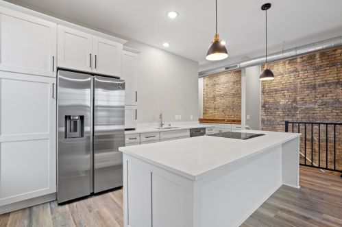 516 6th St, Milwaukee, WI 53204-1521