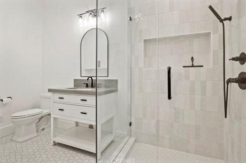 25682 Oak Meadow Dr, Santa Clarita CA  91381-0762 exterior