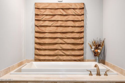 6024 Sunnyside Dr, Scottsdale AZ 85260-5724 exterior