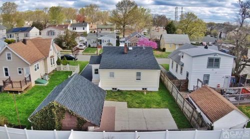 77 Hillside Ave, Woodbridge NJ  07095-3611 exterior