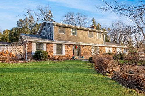 11550 Meadowbrook Dr, Thiensville, WI 53097-3138