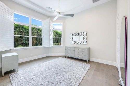 569 Neapolitan Way, Naples FL 34103-8568 exterior