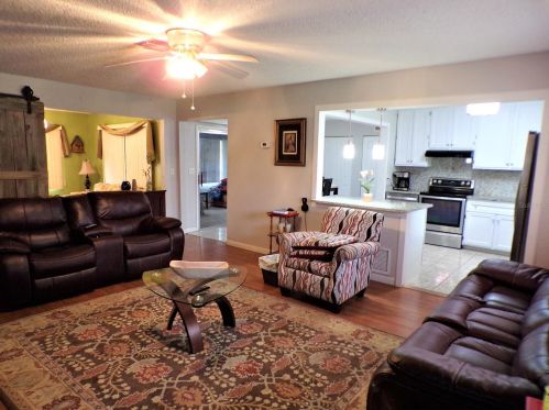 806 Superior St, Deltona, FL 32725-5542