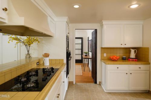 1765 Homewood Dr, Altadena CA  91001-2750 exterior