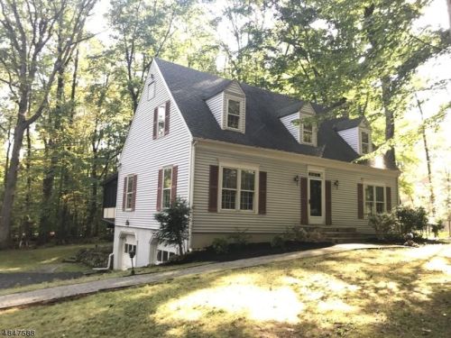 18 Flintlock Dr, Warren NJ  07059-5015 exterior