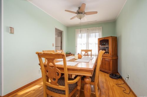 3 Lynn Pl, Bethpage NY  11714-4307 exterior