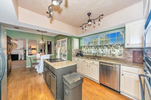 3308 John Ct, Hurst, TX 76054-2049