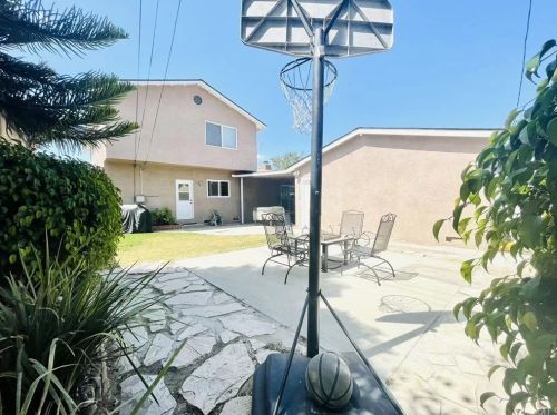 6103 Michelson St, Lakewood CA  90712-1413 exterior