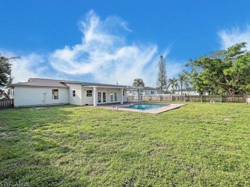 2022 10th Pl, Cape Coral, FL 33909-4414