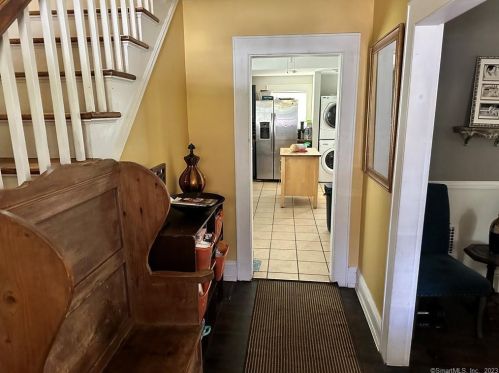 248 Ridgefield Ave, Bridgeport, CT 06610-2815