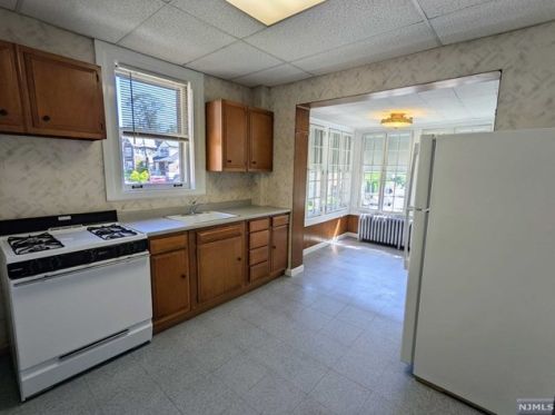 423 Aurora Ave, Cliffside Park NJ  07010-2133 exterior