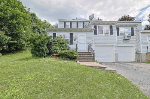 20 Hemlock Ct, Fishkill, NY 12524-2618