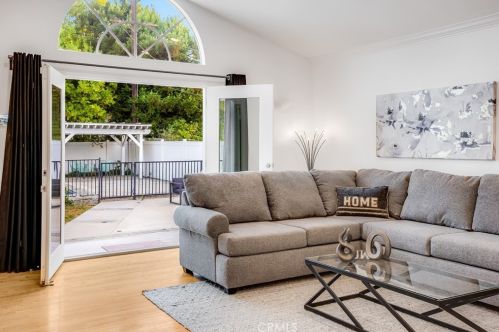 11814 Hesby St, North Hollywood CA  91607-3218 exterior