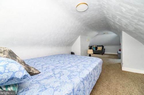 18 Barber Ave, West Deptford NJ  08096-2414 exterior