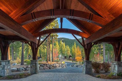 8207 Fallen Leaf Way, Truckee CA  96161-4273 exterior