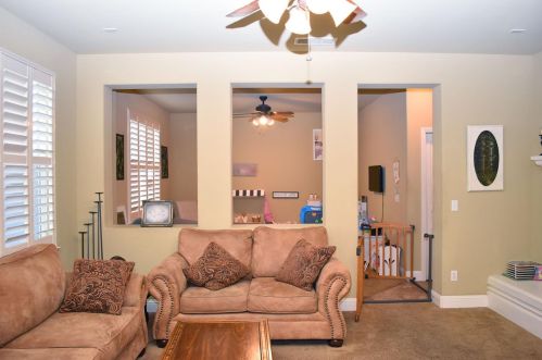 2065 Katnich Ln, Lodi CA 95242-4805 exterior