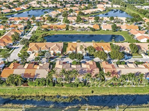 6090 Lake Hibiscus Dr, Delray Beach FL  33484-4617 exterior