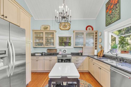 21 Chestnut St, Rhinebeck NY  12572-1516 exterior