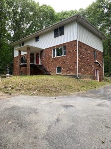 70 Conway Rd, Marlborough, NY 12542-6405
