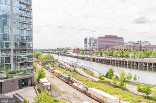 2429 Locust St, Philadelphia PA  19103-5553 exterior