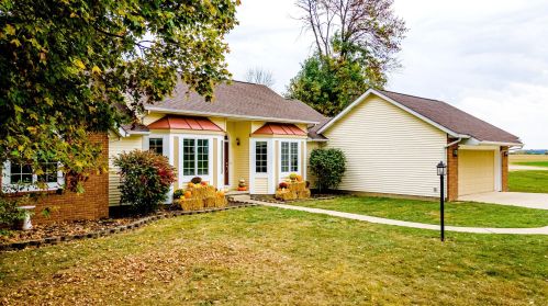 5985 Creek Rd, Washington Ch OH  43160-9726 exterior