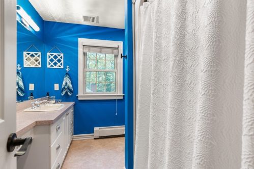 55 Chestnut St, Mount Sinai NY  11766-2326 exterior